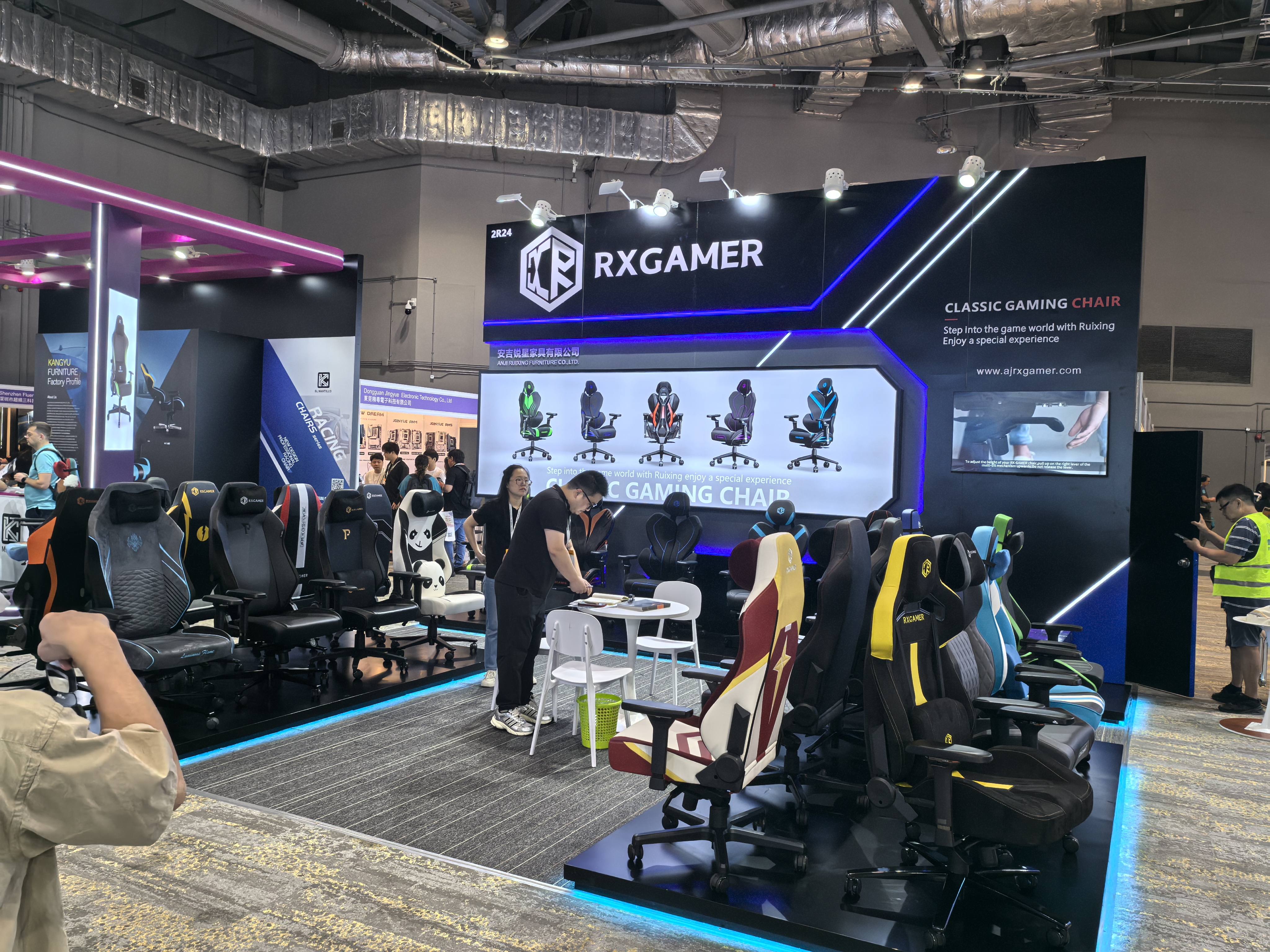 Anji Ruixing Mobilya Hong Kong Elektronik Fuarı'nda (Sonbahar) Büyük Başarıyla Parlıyor